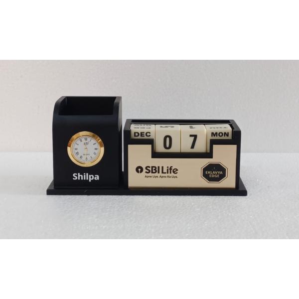 Personalized Wooden Pen Stand With Clock 